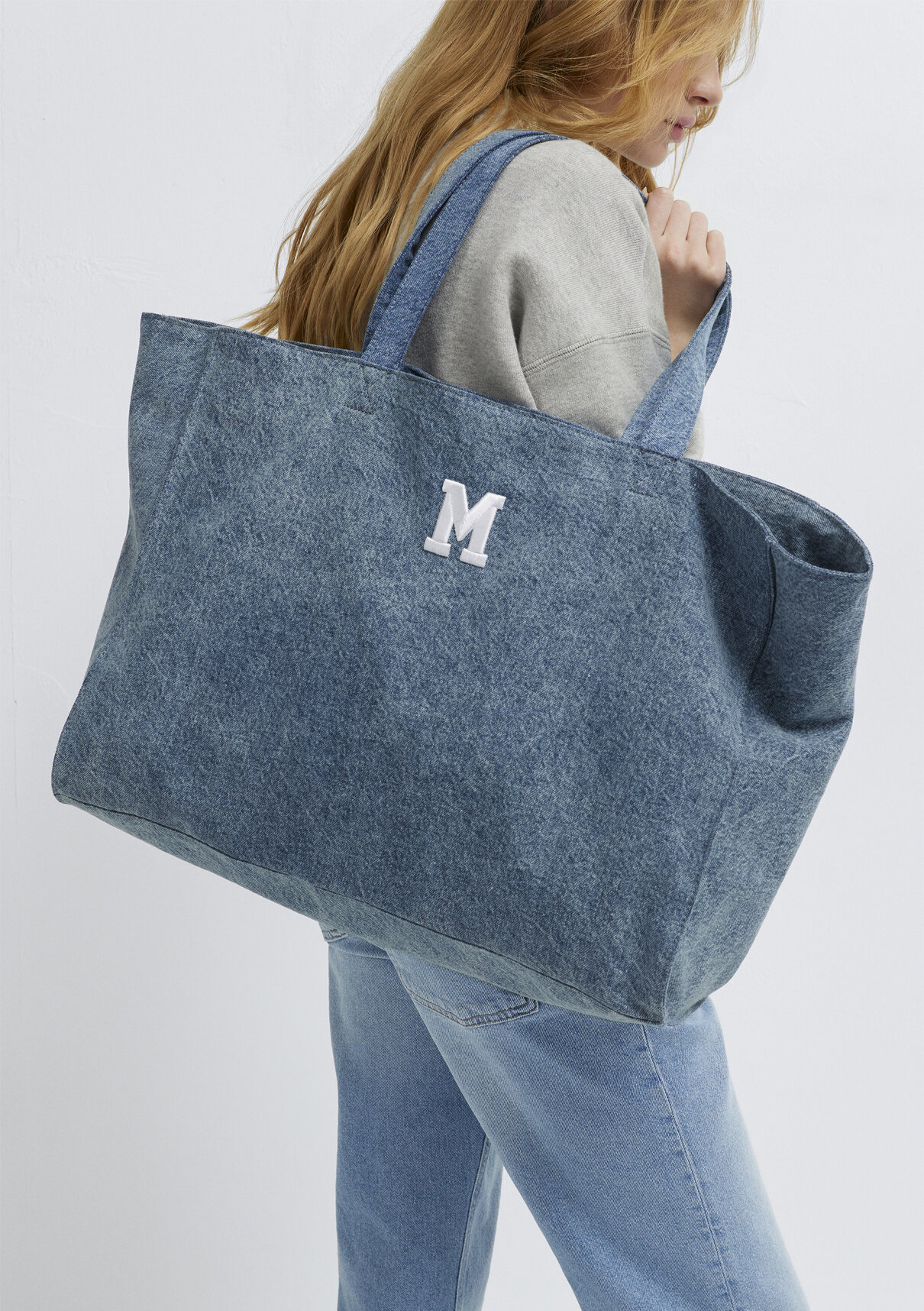Mavi M Logo İşlemeli Denim Omuz Çantası görsel 2