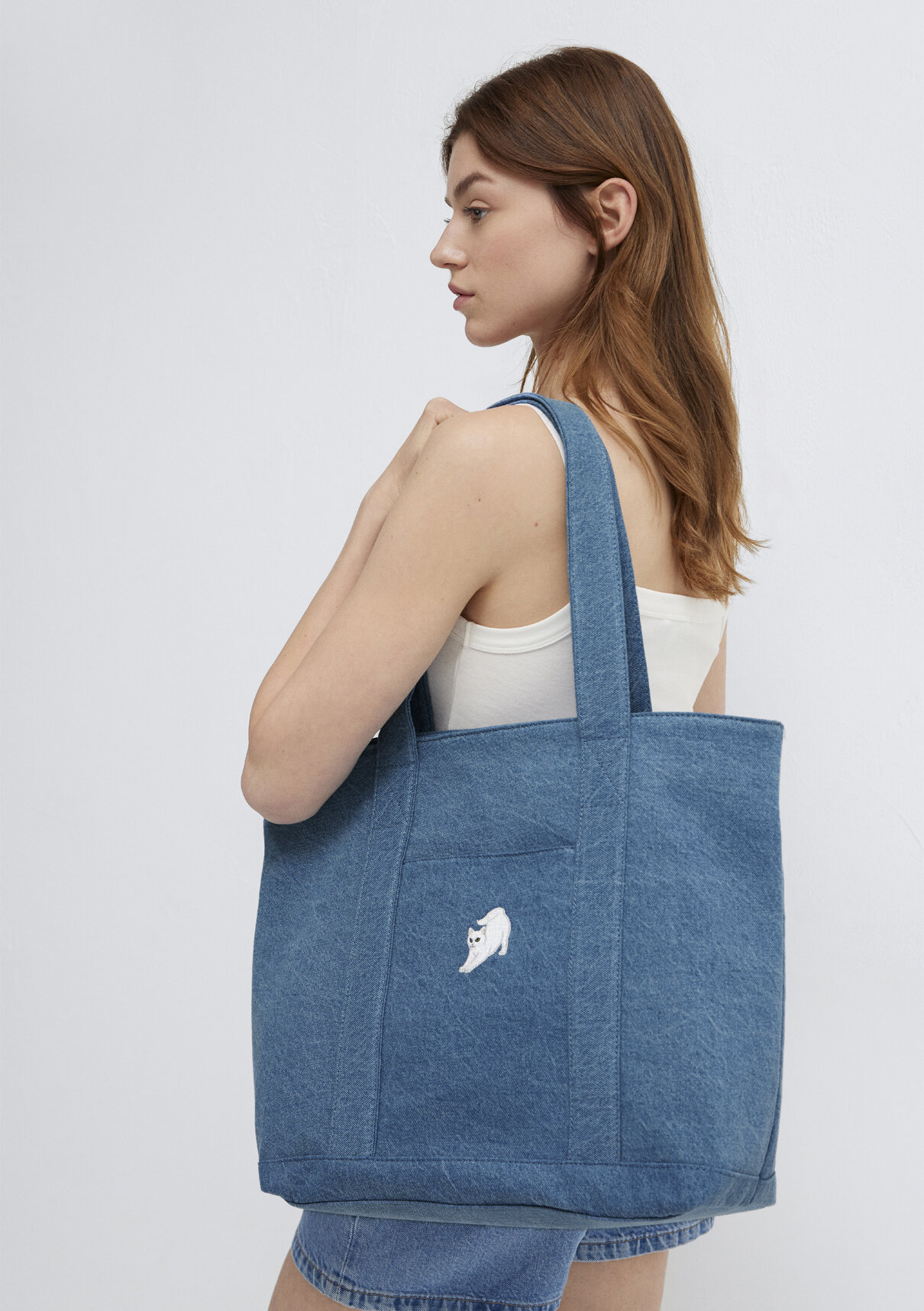Mavi Kedi Nakışlı Denim Omuz Çantası