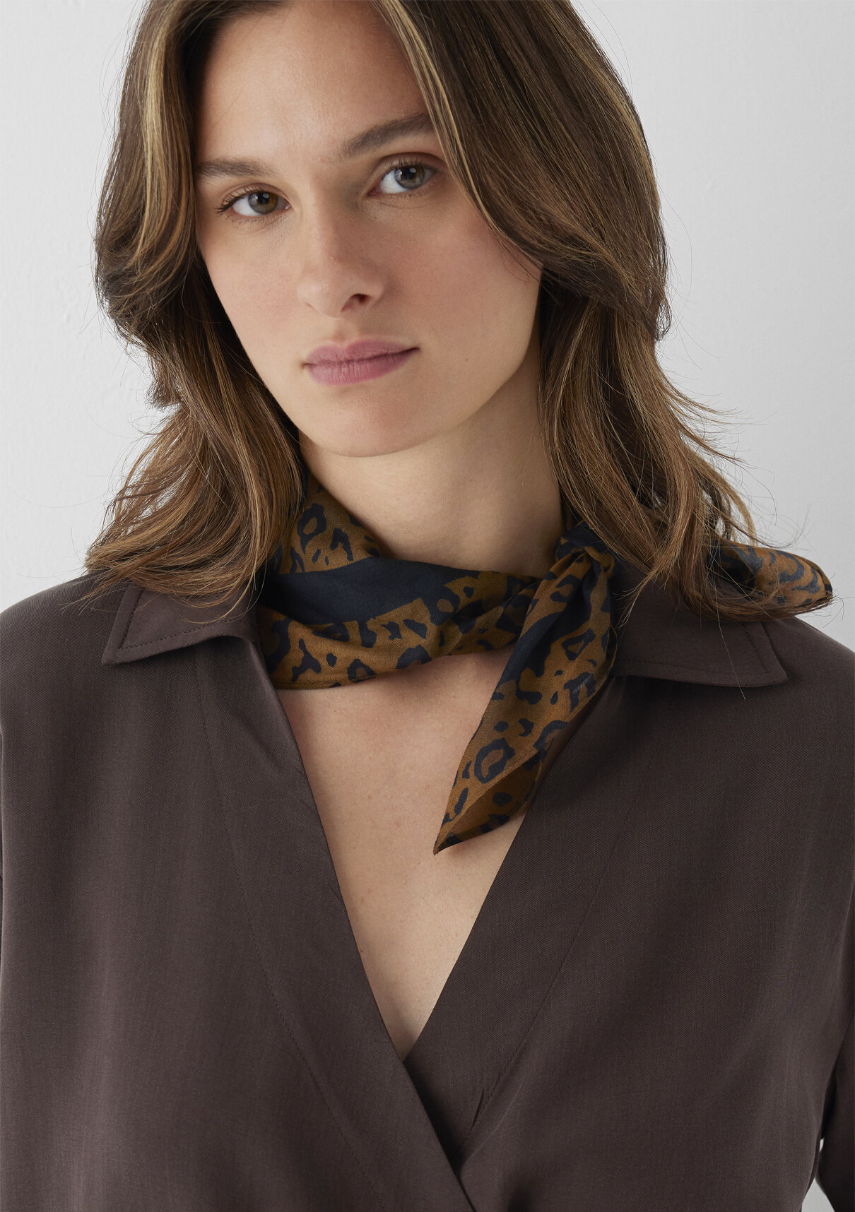 Mavi Leopar Desenli Kahverengi Bandana