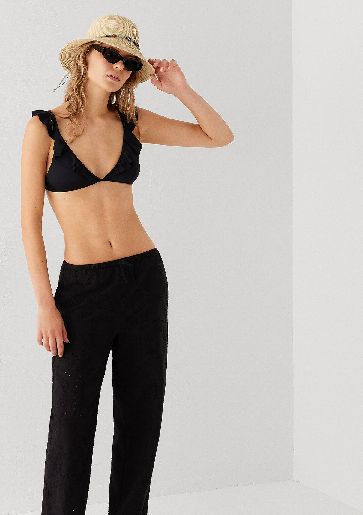 Mavi Bağcık Detaylı Siyah Bikini Üstü