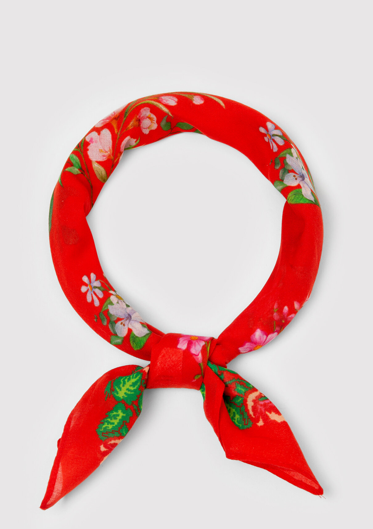 Mavi Çiçek Baskılı Kırmızı Bandana görsel 3