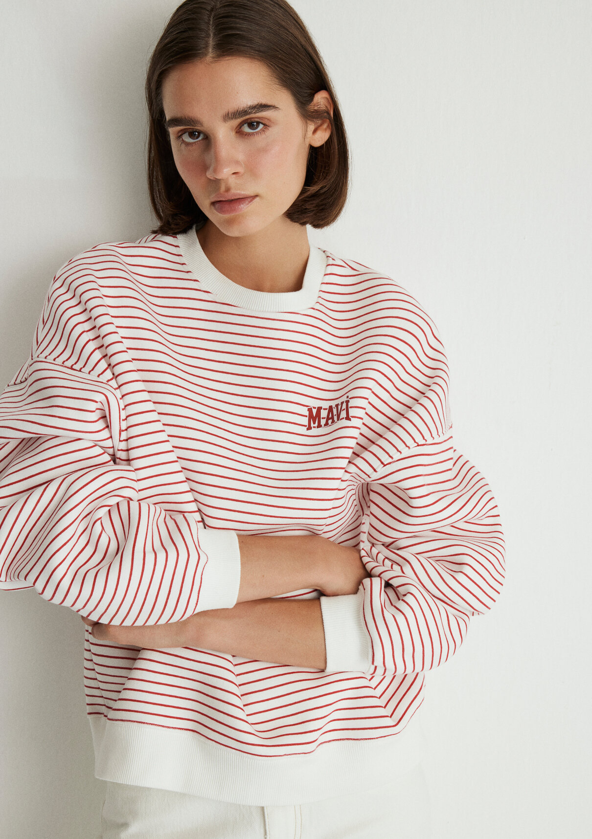 Mavi Logo Baskılı Kırmızı Çizgili Sweatshirt görsel 6