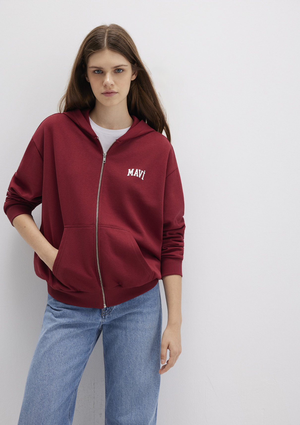 Mavi Logo Baskılı Kapüşonlu Fermuarlı Bordo Sweatshirt görsel 2