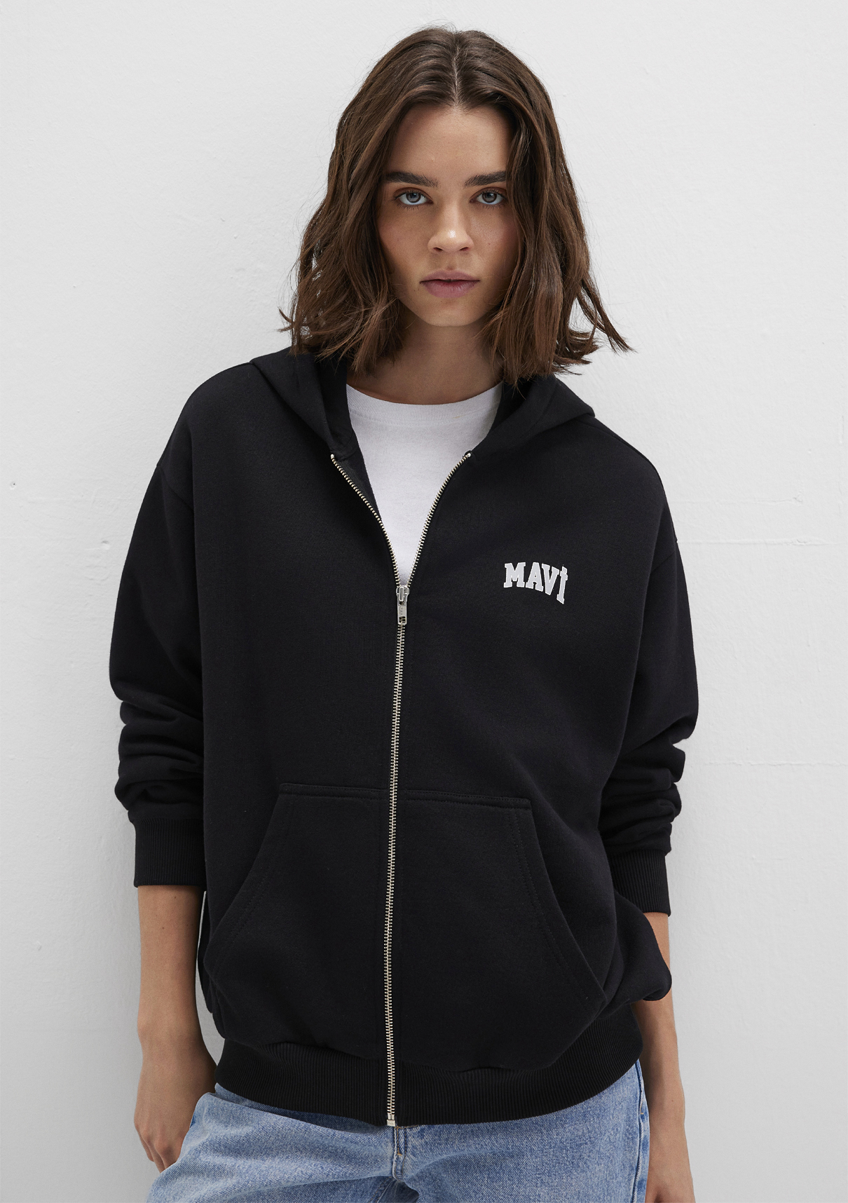 Mavi Logo Baskılı Kapüşonlu Fermuarlı Siyah Sweatshirt görsel 2