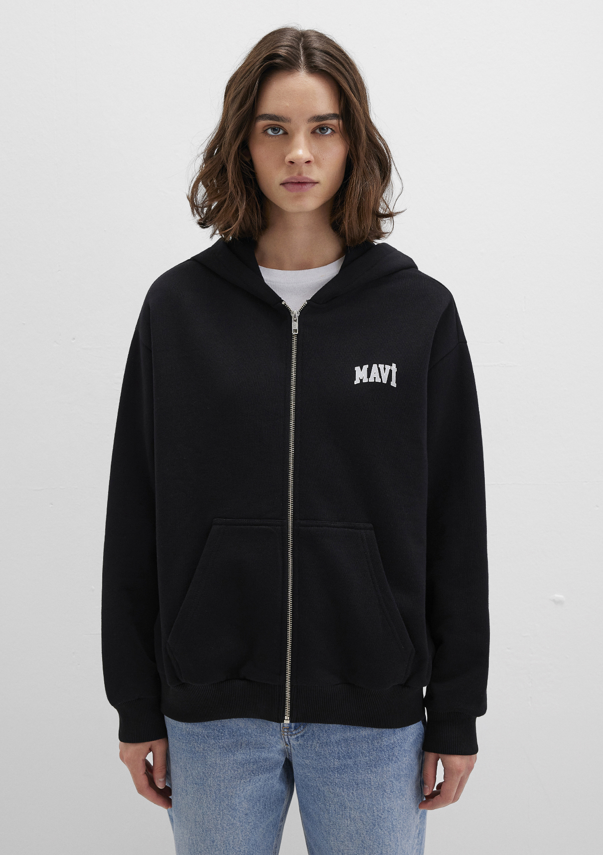 Mavi Logo Baskılı Kapüşonlu Fermuarlı Siyah Sweatshirt görsel 4