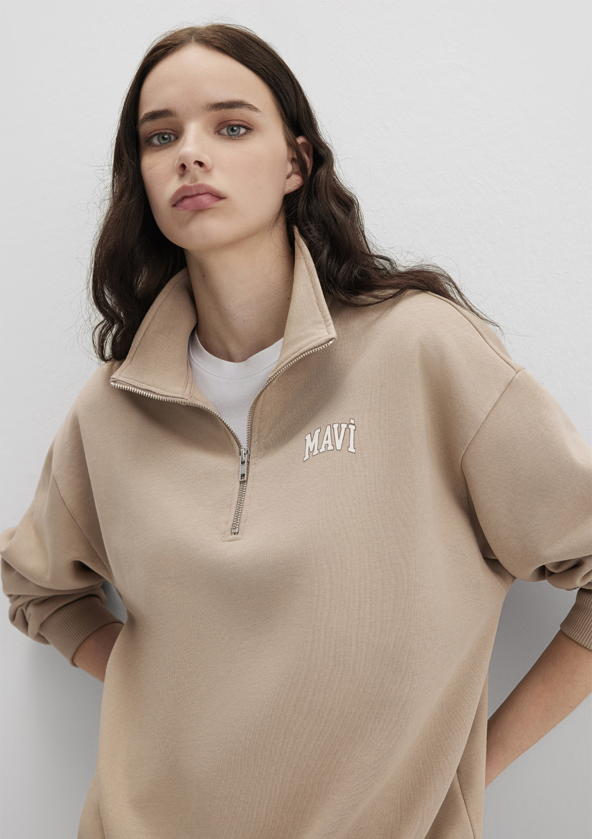 Mavi Logo Baskılı Yarı Fermuarlı Bej Sweatshirt