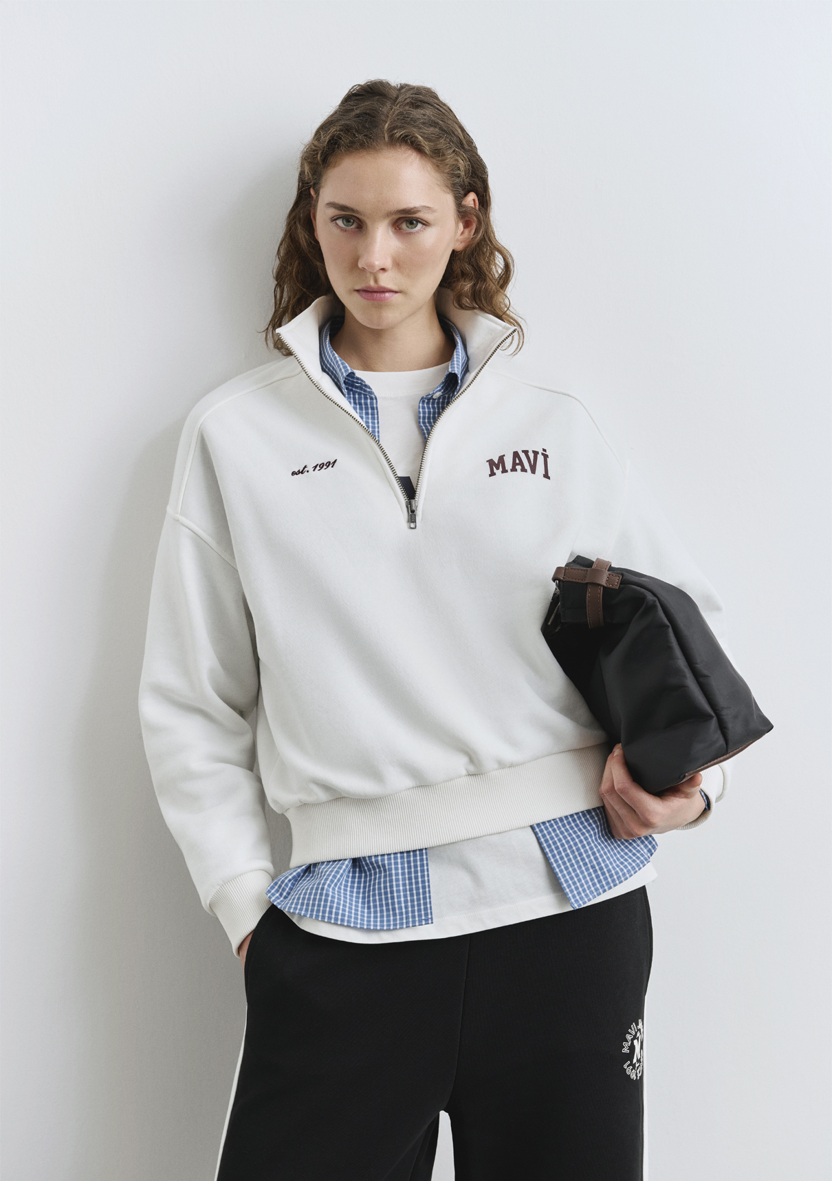 Mavi Logo Baskılı Yarı Fermuarlı Ekru Sweatshirt