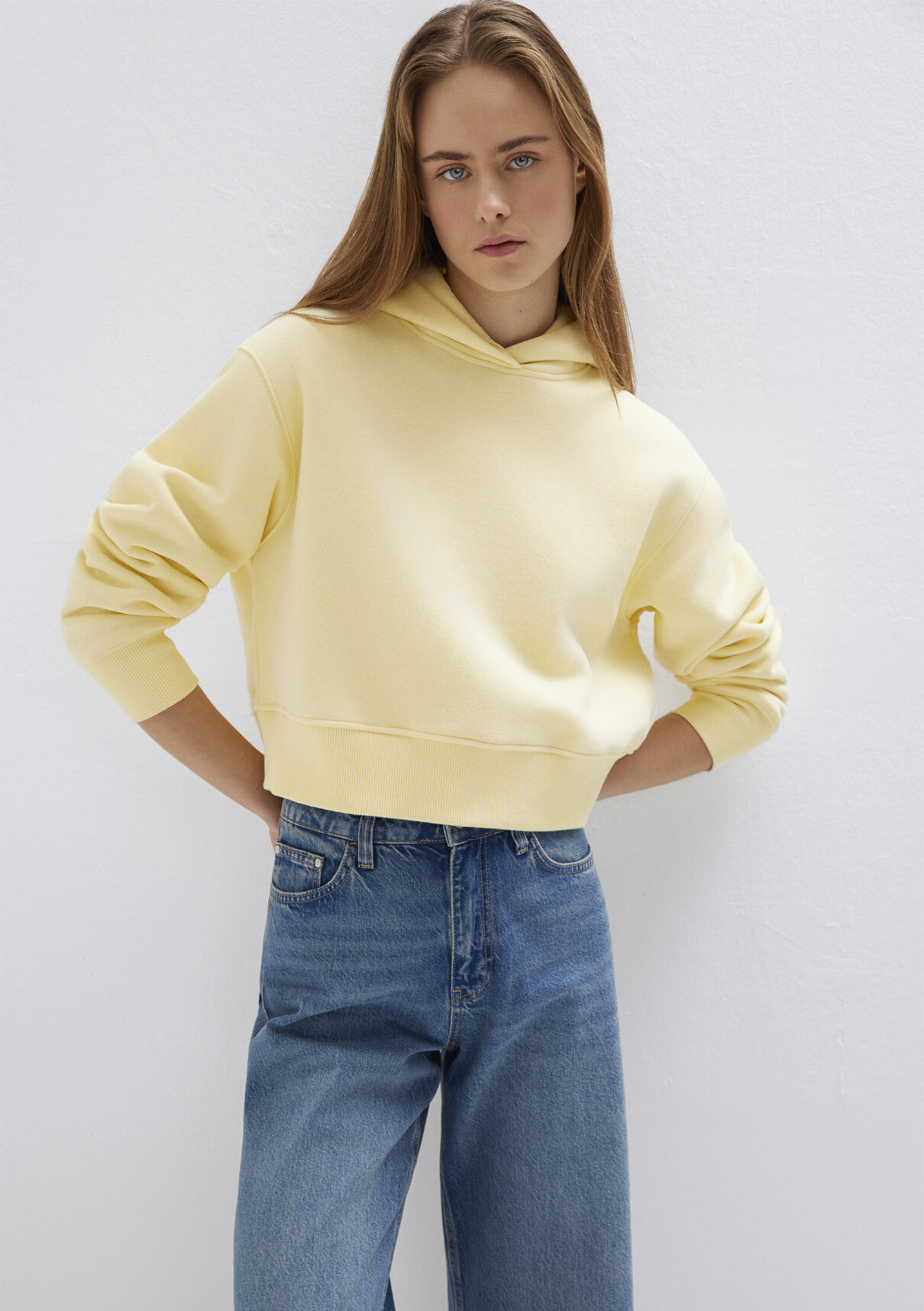 Mavi Kapüşonlu Sarı Sweatshirt