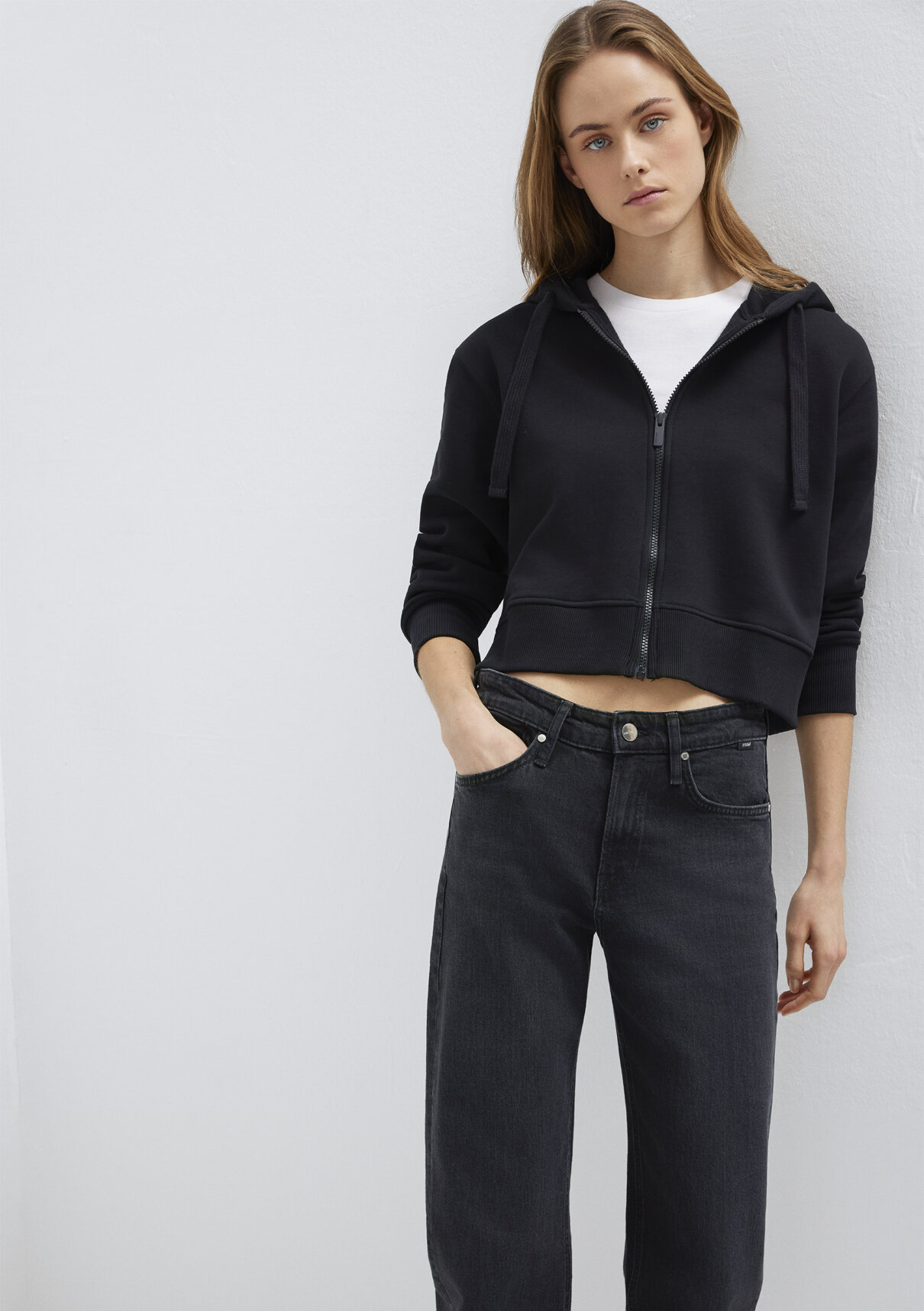 Mavi Kapüşonlu Siyah Basic Crop Sweatshirt görsel 2