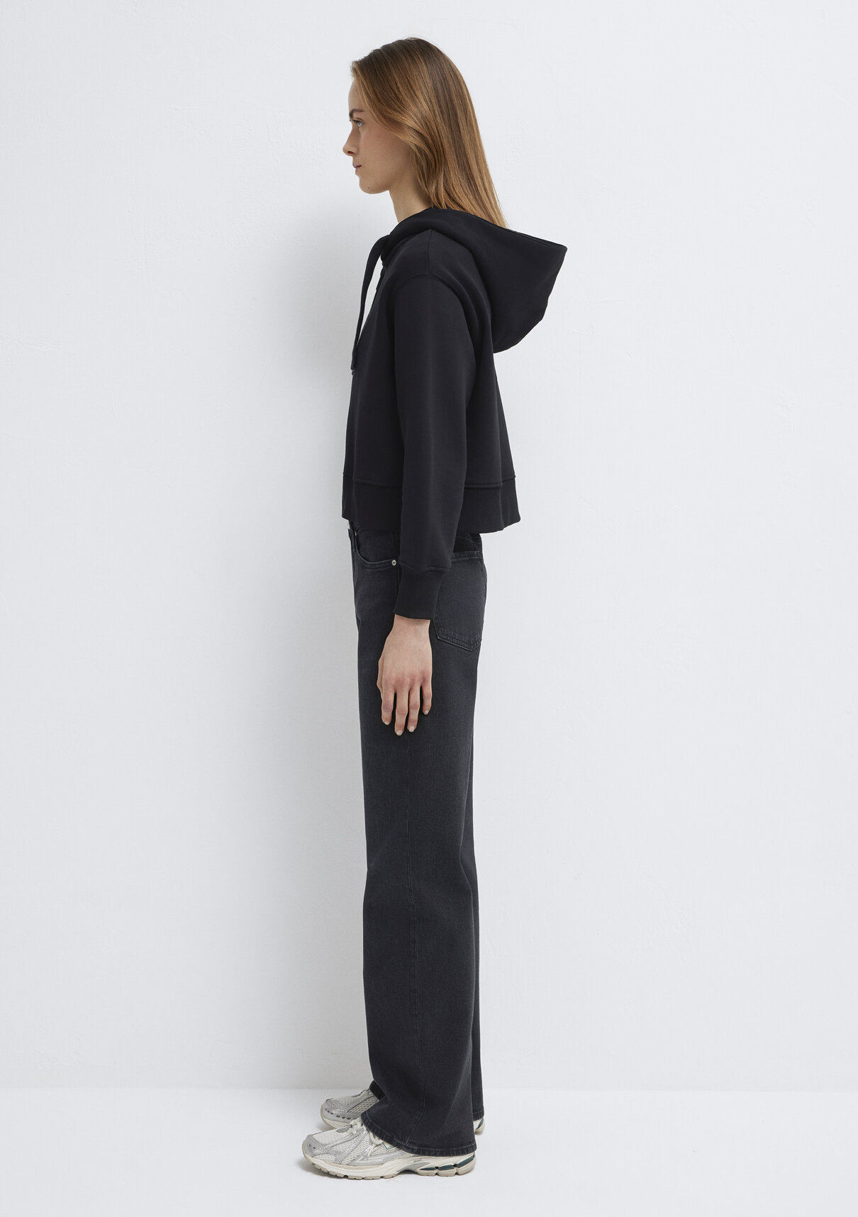 Mavi Kapüşonlu Siyah Basic Crop Sweatshirt görsel 4
