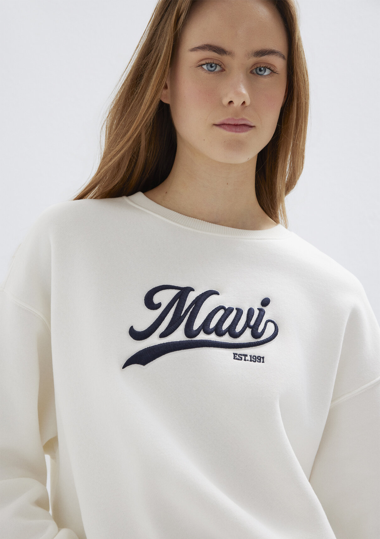 Mavi Logo Baskılı Ekru Sweatshirt