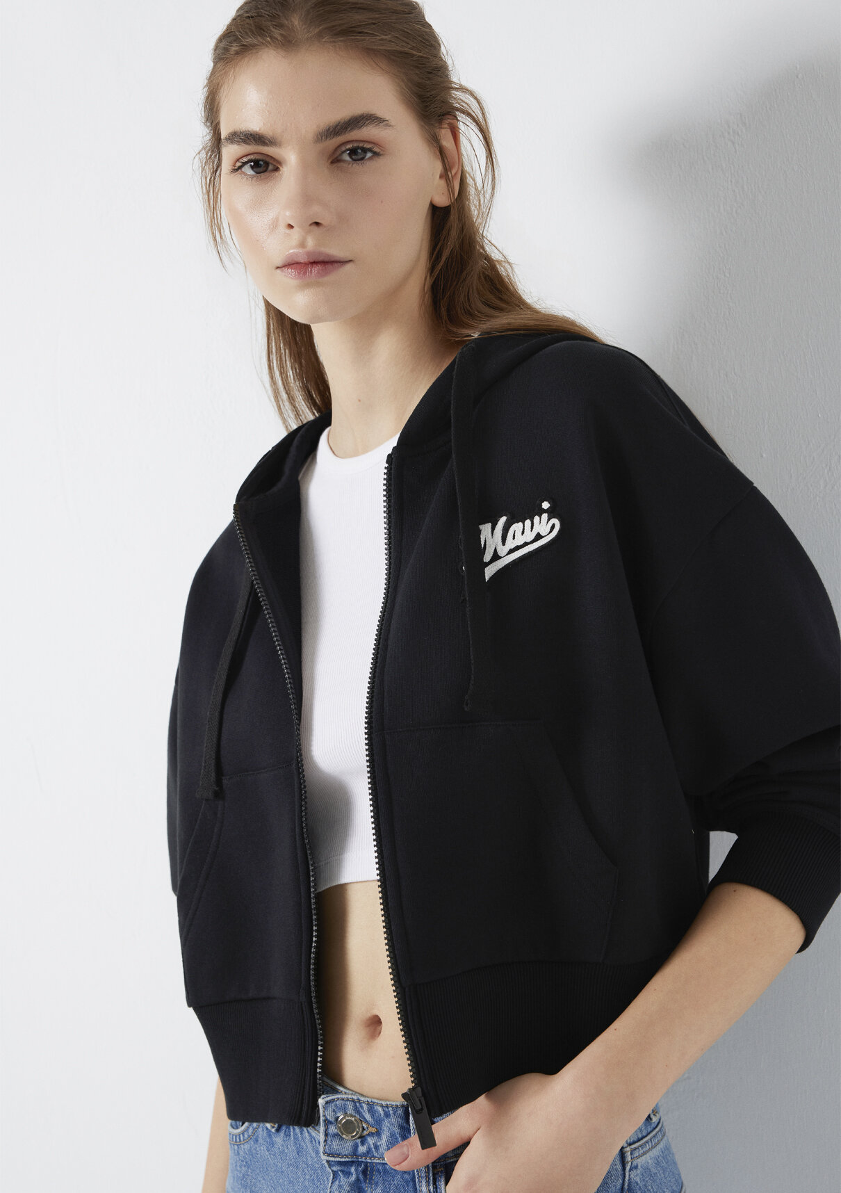 Mavi Logo Baskılı Fermuarlı Siyah Sweatshirt görsel 3