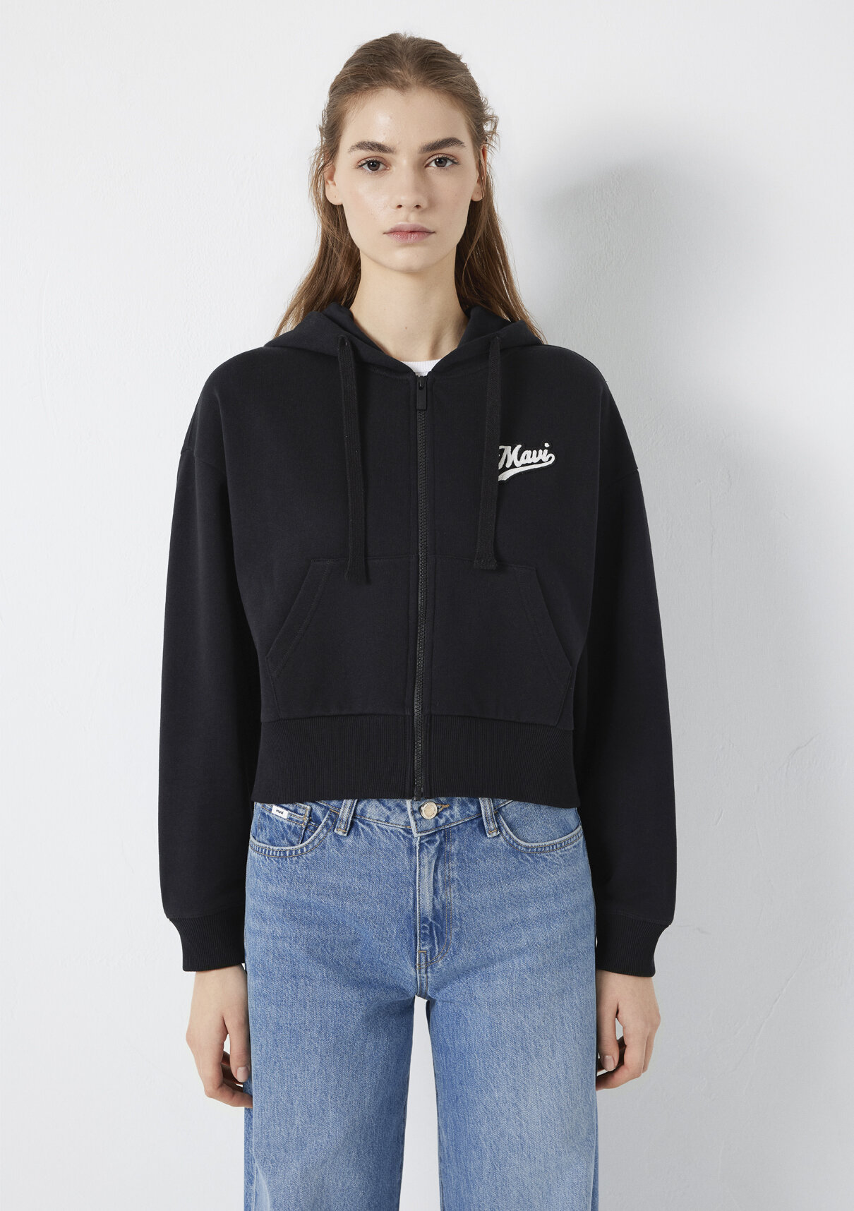 Mavi Logo Baskılı Fermuarlı Siyah Sweatshirt görsel 4
