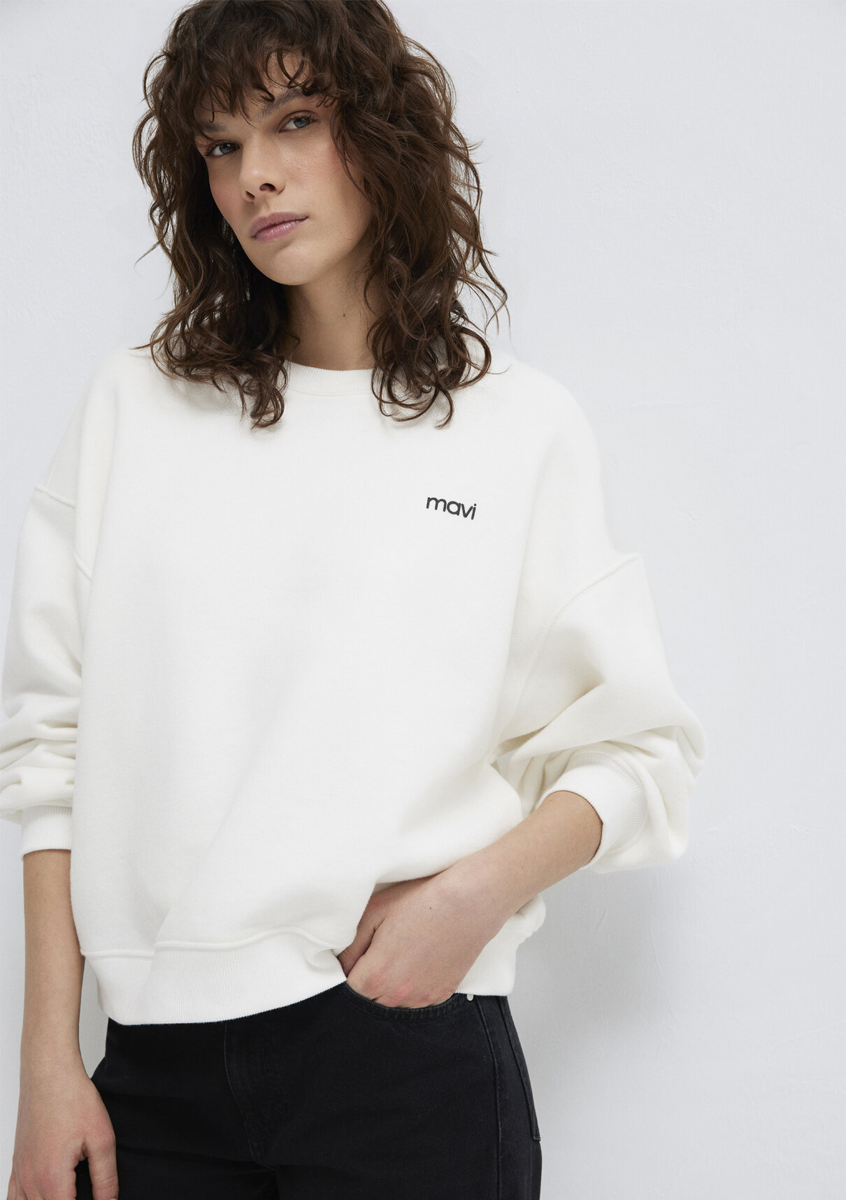 Mavi Logo Baskılı Ekru Sweatshirt