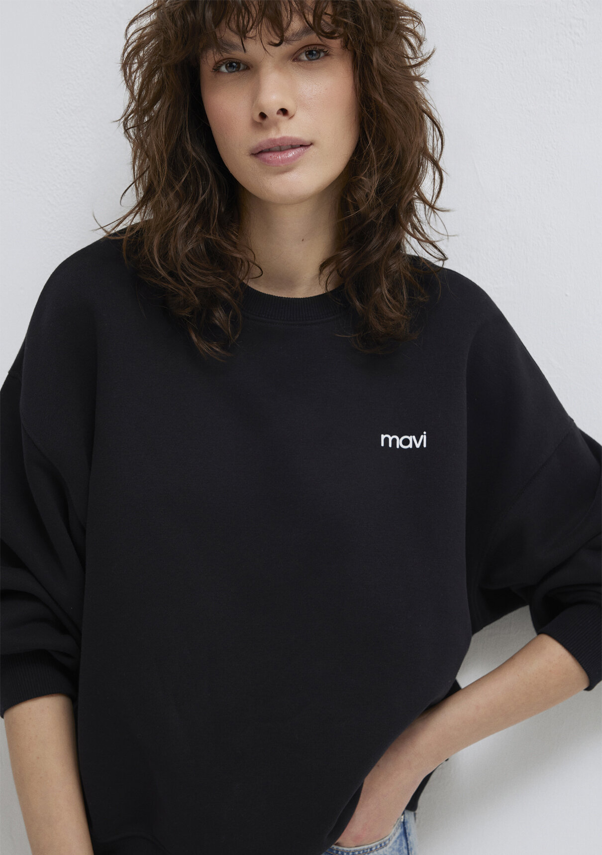 Mavi Logo Baskılı Siyah Sweatshirt
