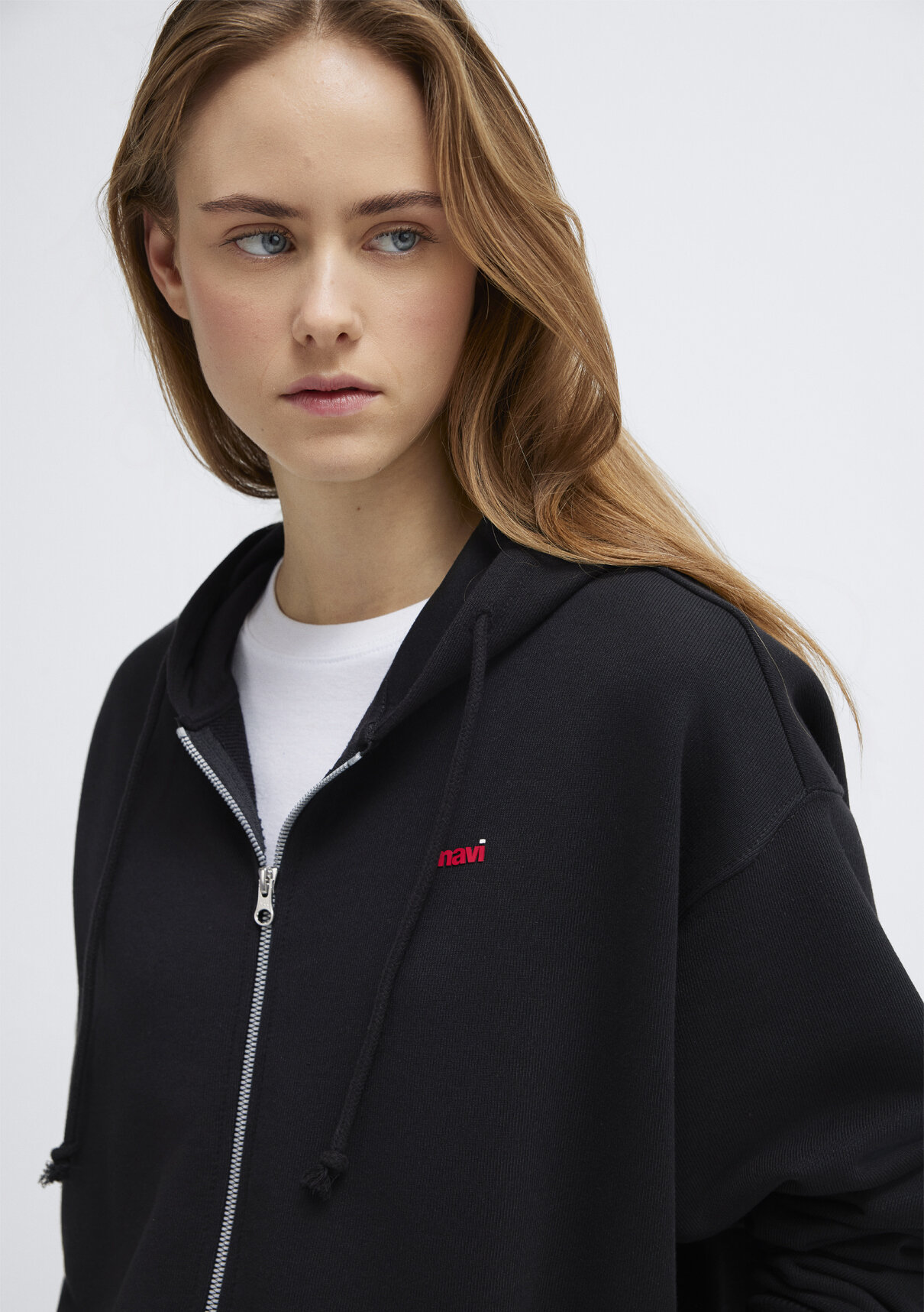 Mavi Logo Baskılı Kapüşonlu Siyah Sweatshirt