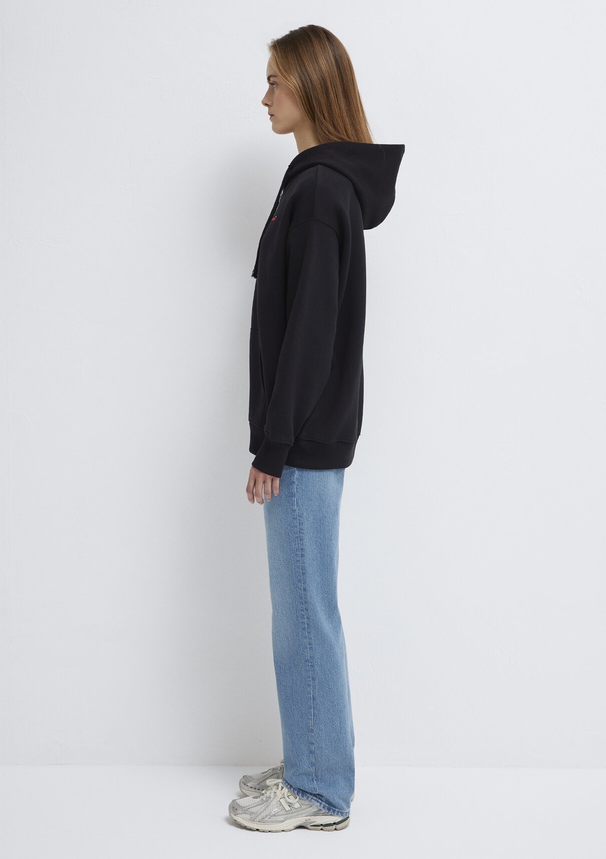 Mavi Logo Baskılı Kapüşonlu Siyah Sweatshirt görsel 5
