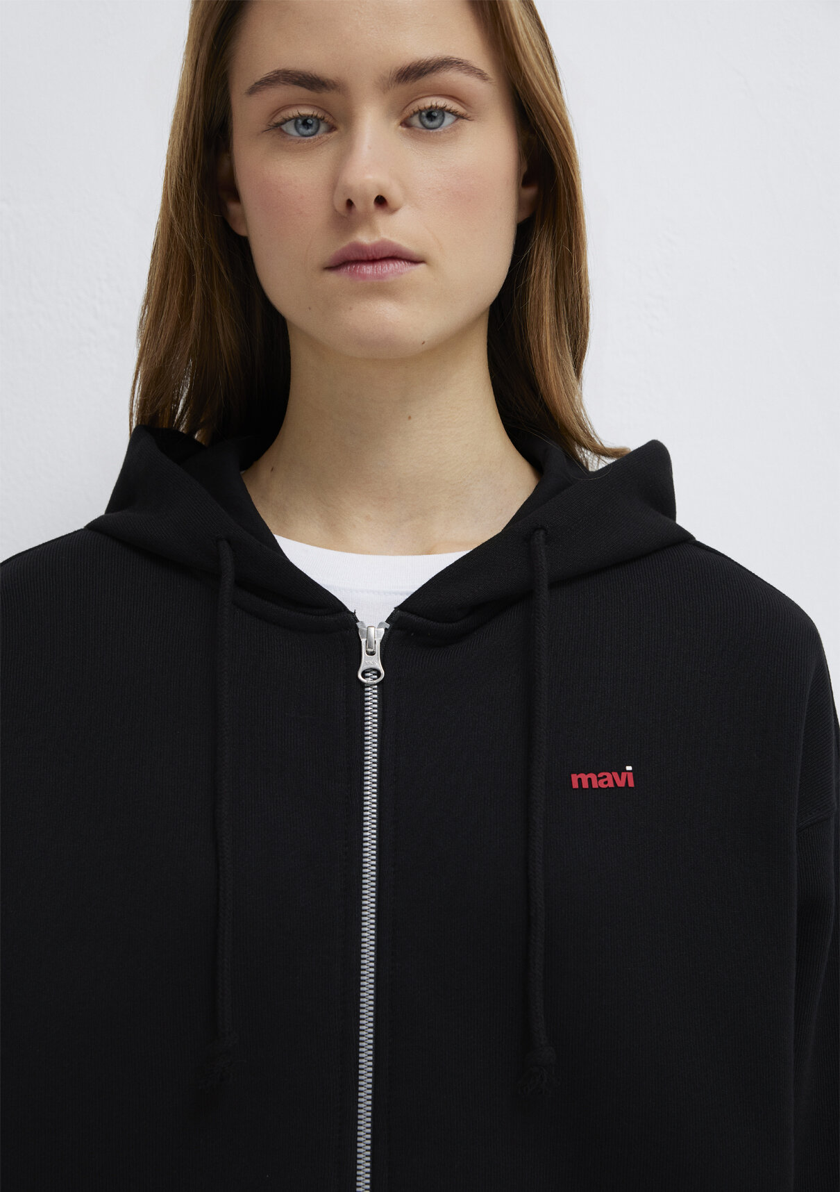 Mavi Logo Baskılı Kapüşonlu Siyah Sweatshirt görsel 7