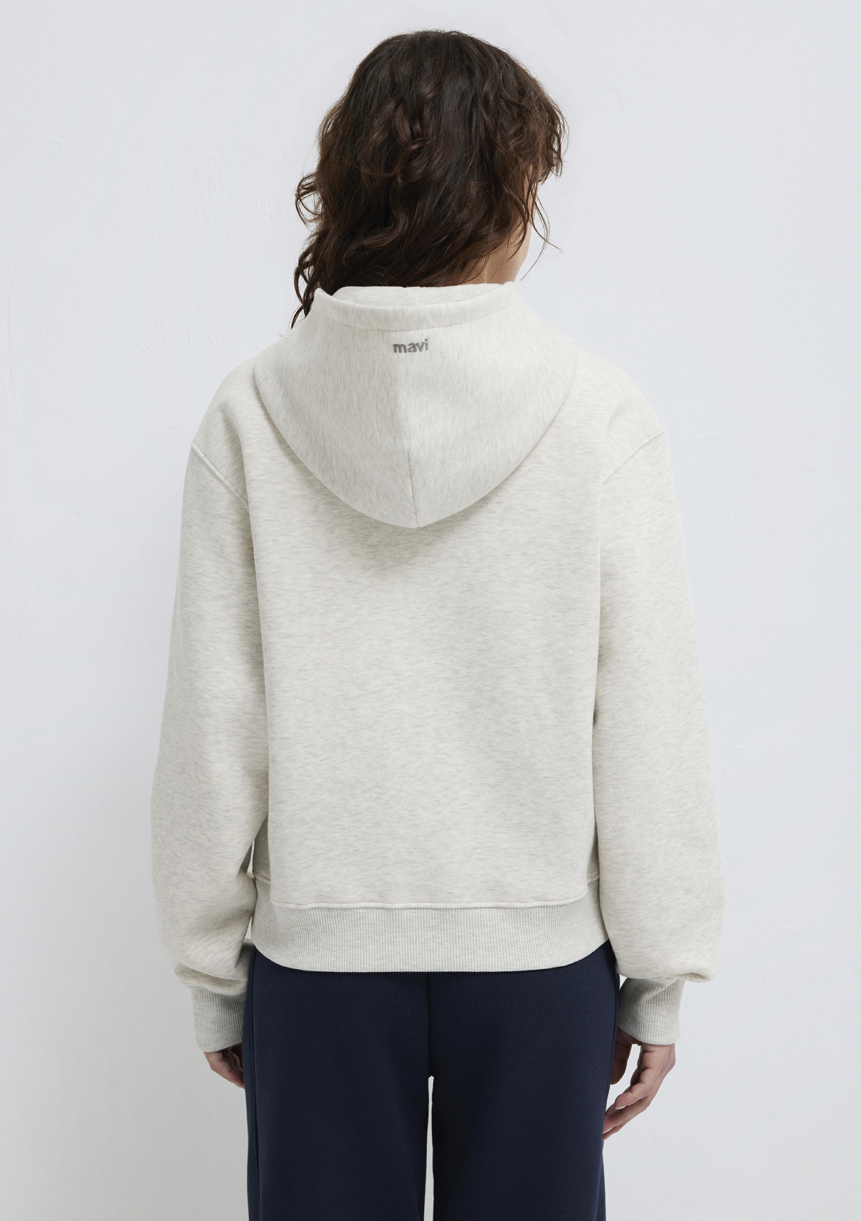 Mavi Logo Nakış Detaylı Kapüşonlu Bej Sweatshirt görsel 5