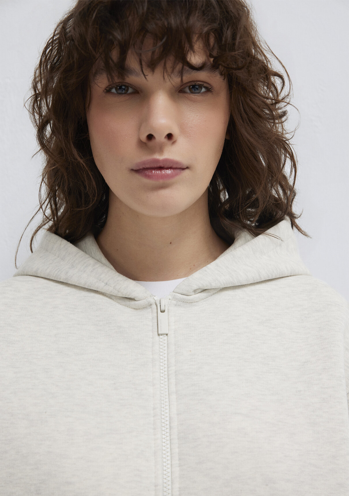 Mavi Logo Nakış Detaylı Kapüşonlu Bej Sweatshirt görsel 6