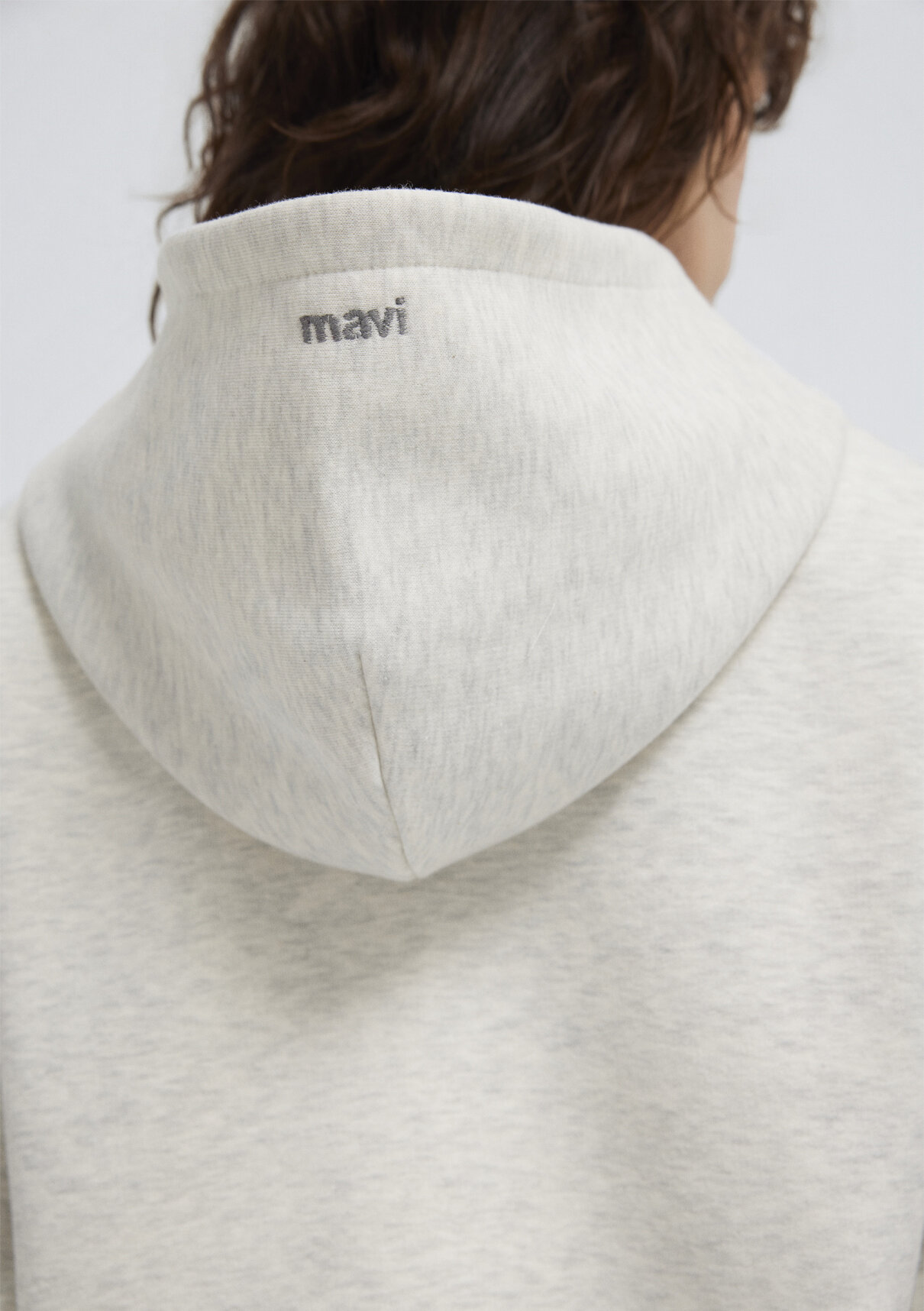 Mavi Logo Nakış Detaylı Kapüşonlu Bej Sweatshirt görsel 7