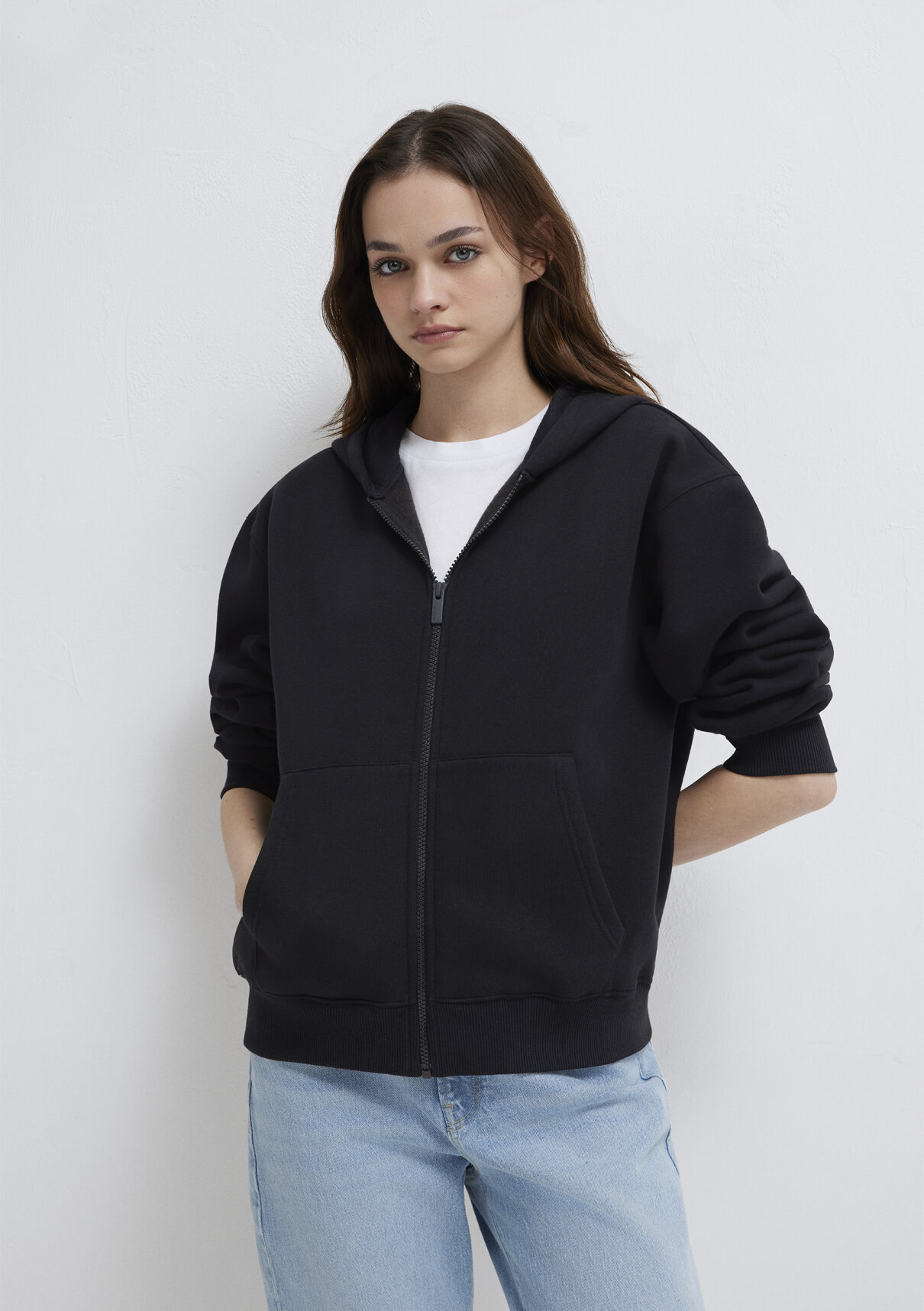Mavi Logo Nakış Detaylı Kapüşonlu Siyah Sweatshirt görsel 2