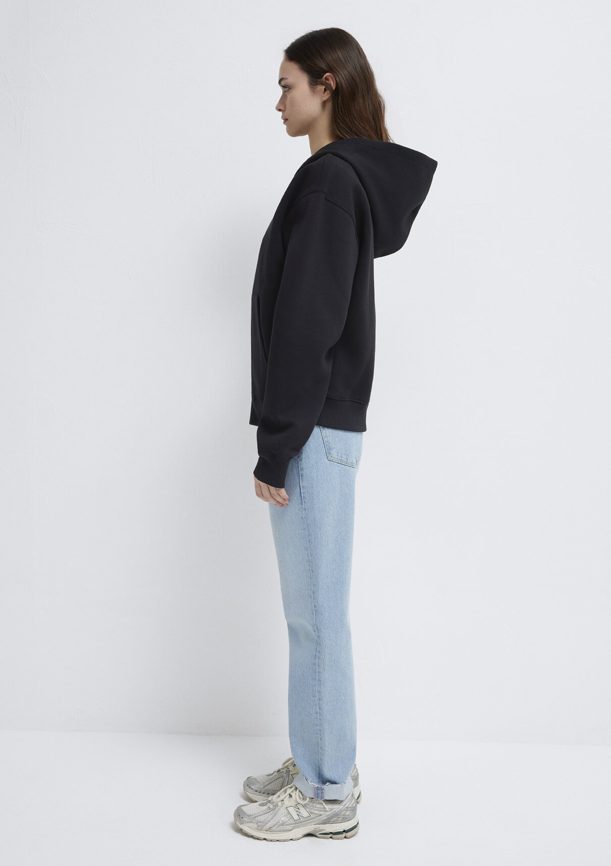 Mavi Logo Nakış Detaylı Kapüşonlu Siyah Sweatshirt görsel 5