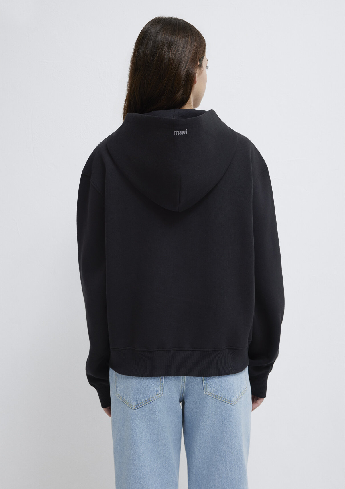 Mavi Logo Nakış Detaylı Kapüşonlu Siyah Sweatshirt görsel 6