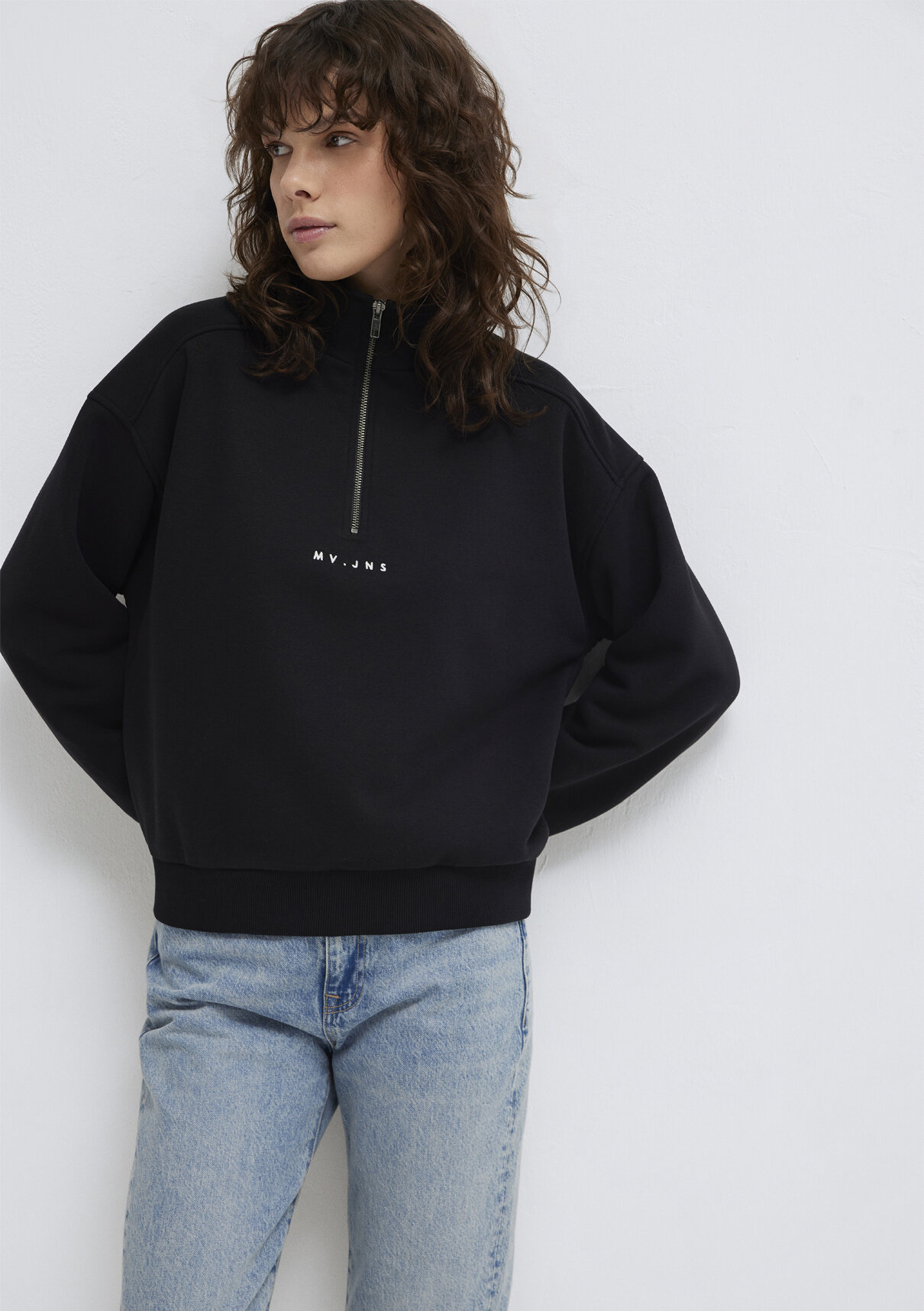 Mavi MVJNS Nakışlı Yarı Fermuarlı Siyah Sweatshirt görsel 2