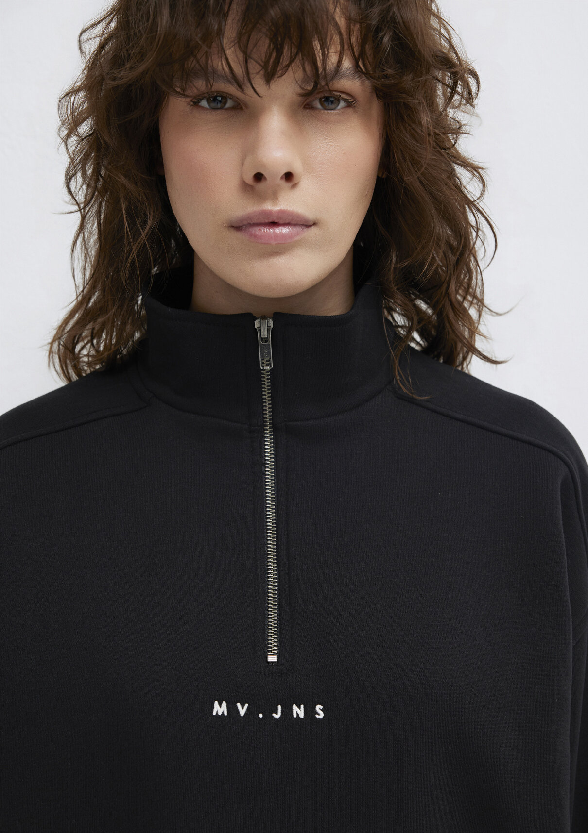Mavi MVJNS Nakışlı Yarı Fermuarlı Siyah Sweatshirt görsel 7