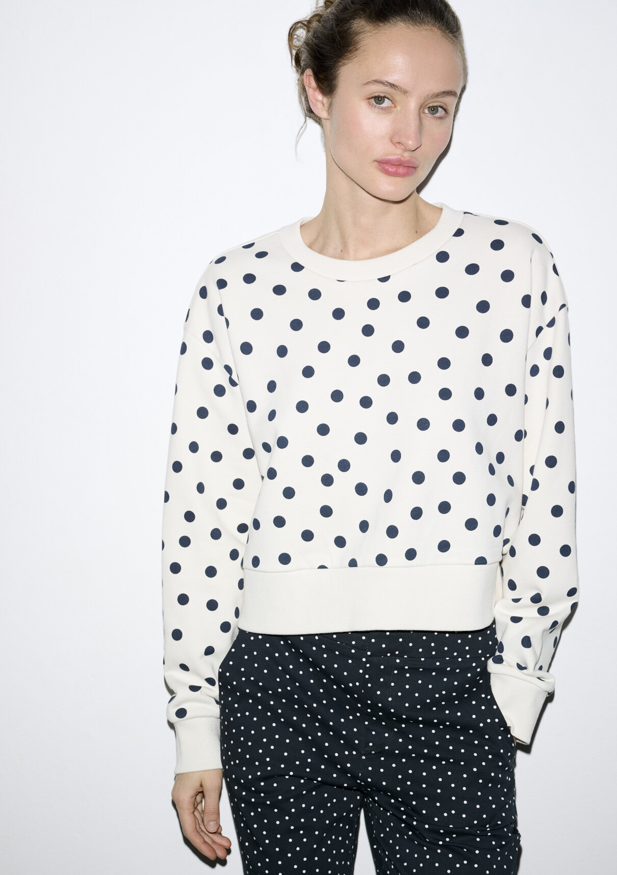 Mavi Puantiyeli Ekru Sweatshirt