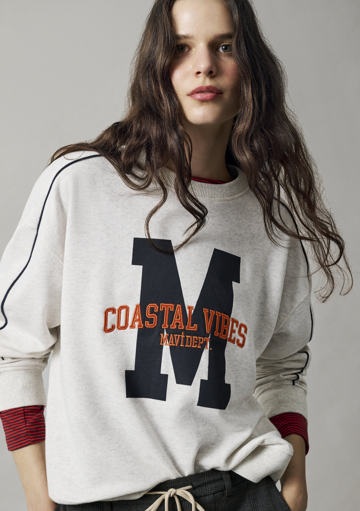 Mavi M Baskılı Bej Sweatshirt