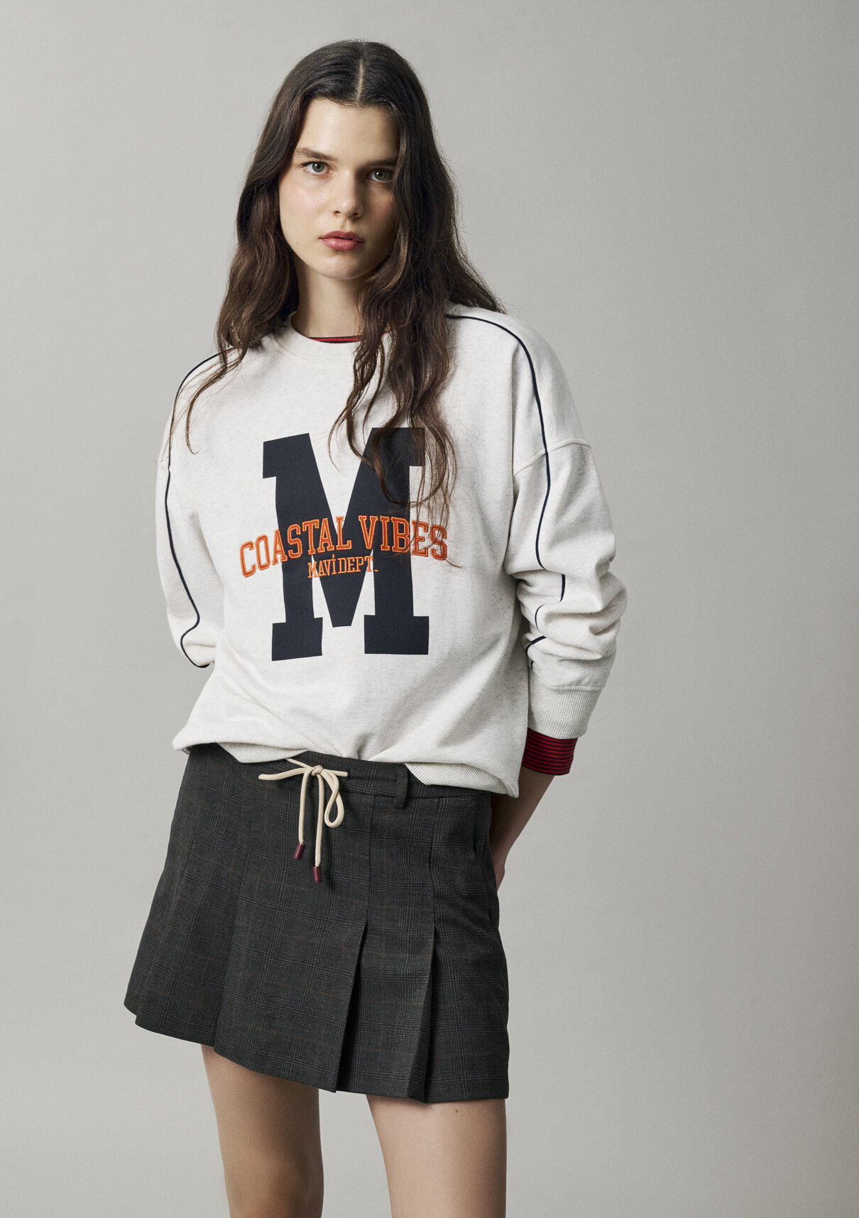 Mavi M Baskılı Bej Sweatshirt görsel 2