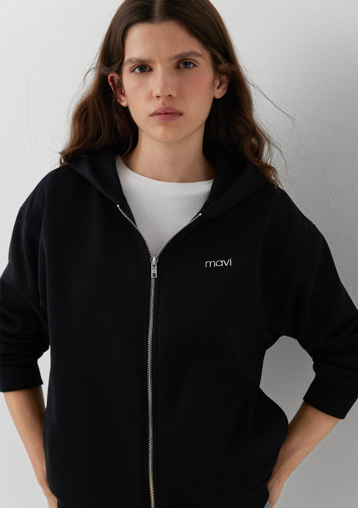 Mavi Logo Baskılı Siyah Sweatshirt