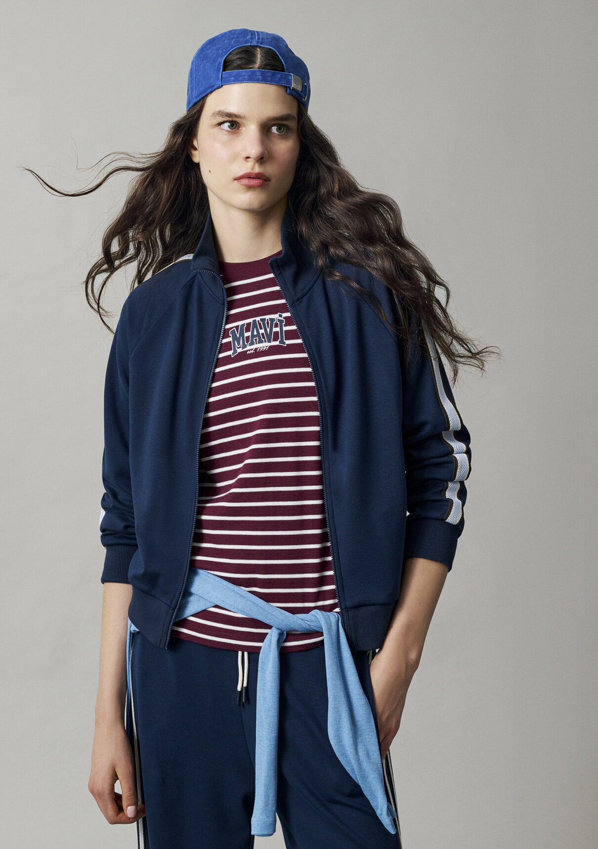 Mavi Şerit Detaylı Fermuarlı Lacivert Sweatshirt