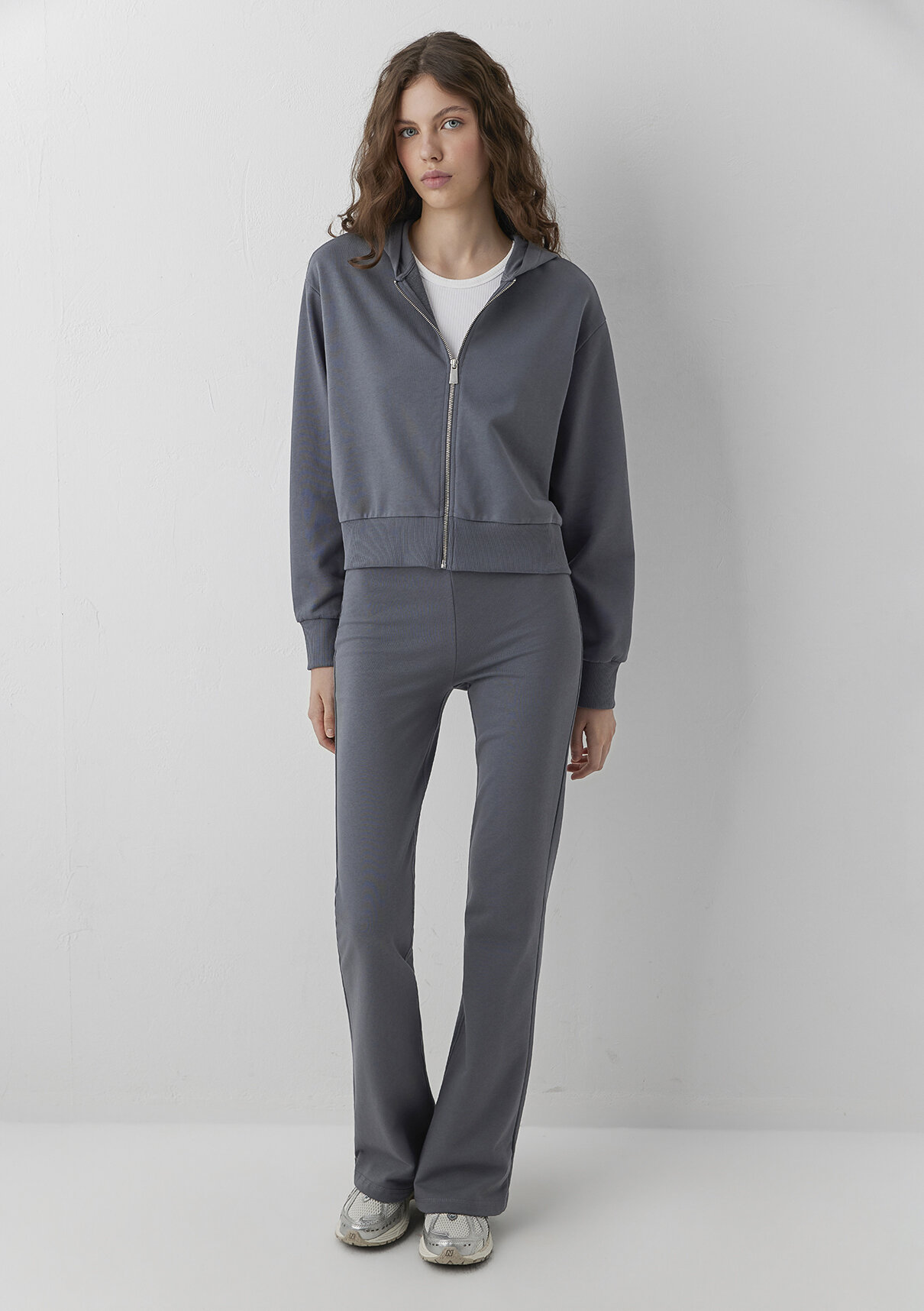 Mavi Kapüşonlu Fermuarlı Gri Sweatshirt görsel 3