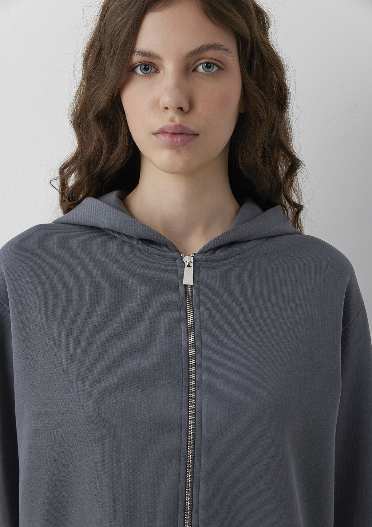 Mavi Kapüşonlu Fermuarlı Gri Sweatshirt görsel 7