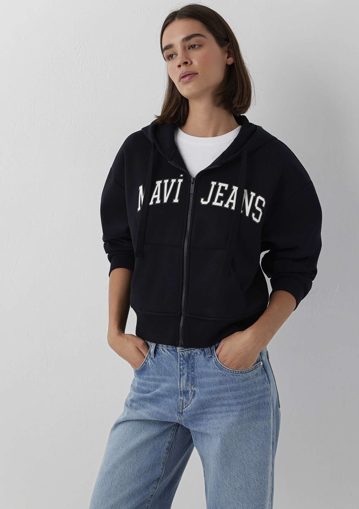 Mavi Kapüşonlu Siyah Sweatshirt