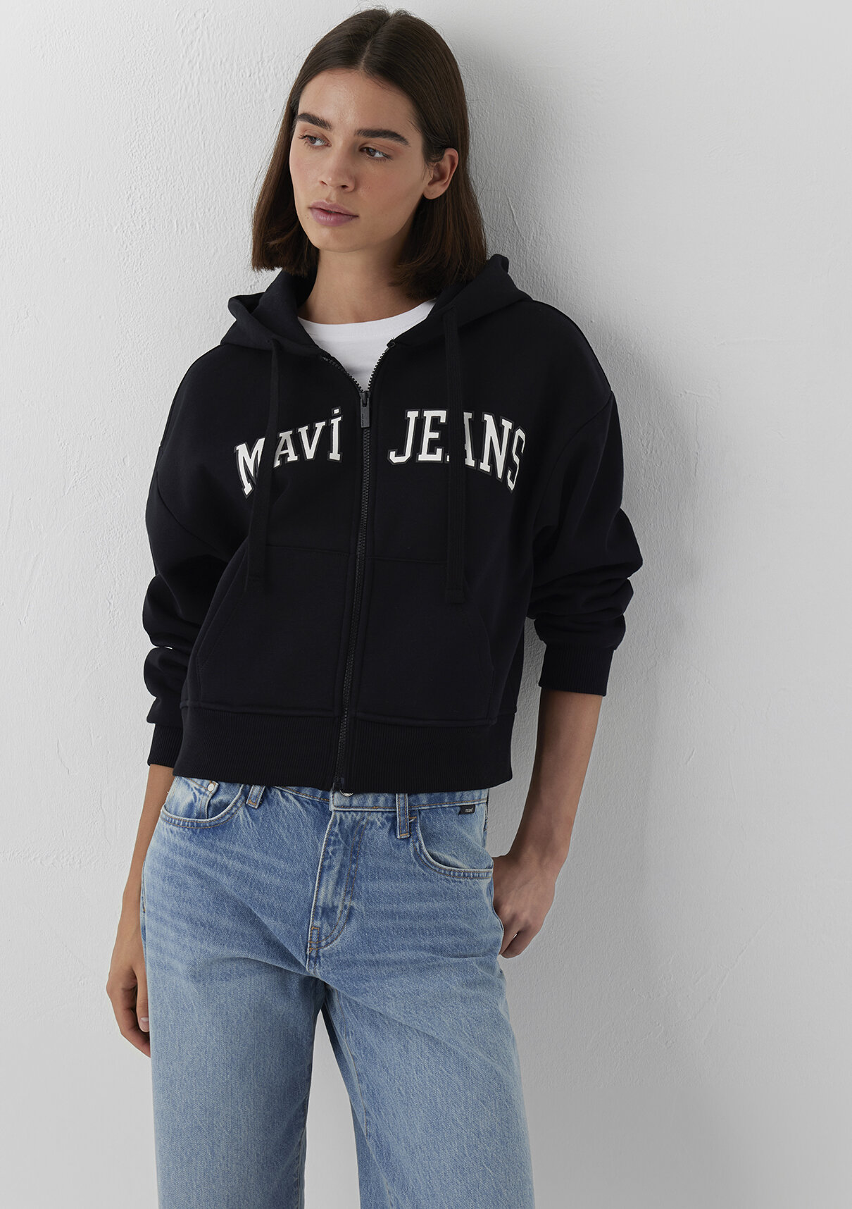 Mavi Kapüşonlu Siyah Sweatshirt görsel 2