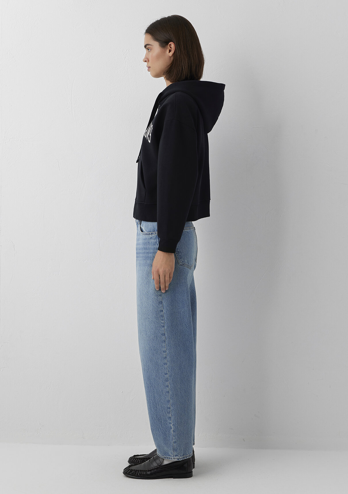 Mavi Kapüşonlu Siyah Sweatshirt görsel 5