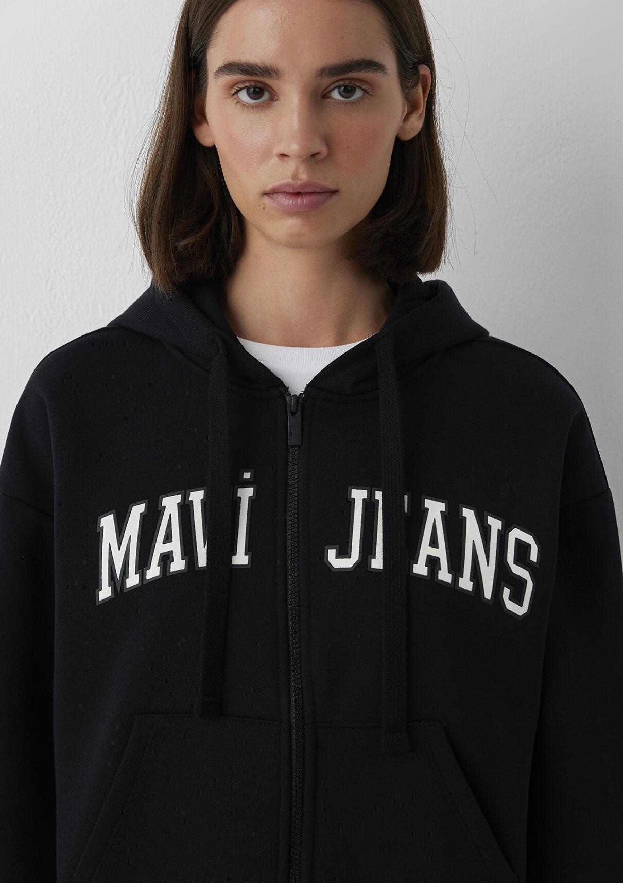 Mavi Kapüşonlu Siyah Sweatshirt görsel 7