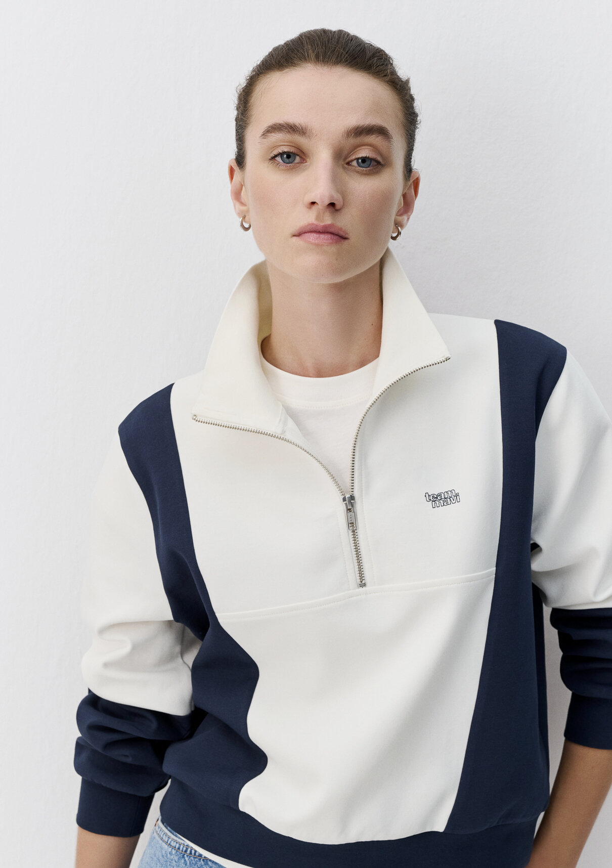 Mavi Zeynep Sönmez x Mavi Ekru Sweatshirt görsel 2