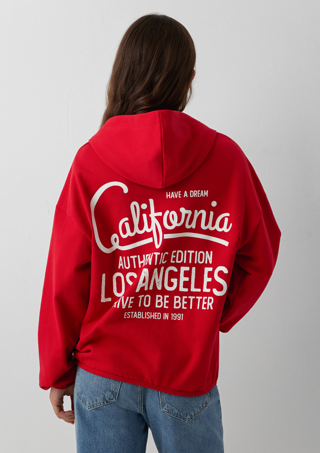 Mavi Kapüşonlu Kırmızı Sweatshirt