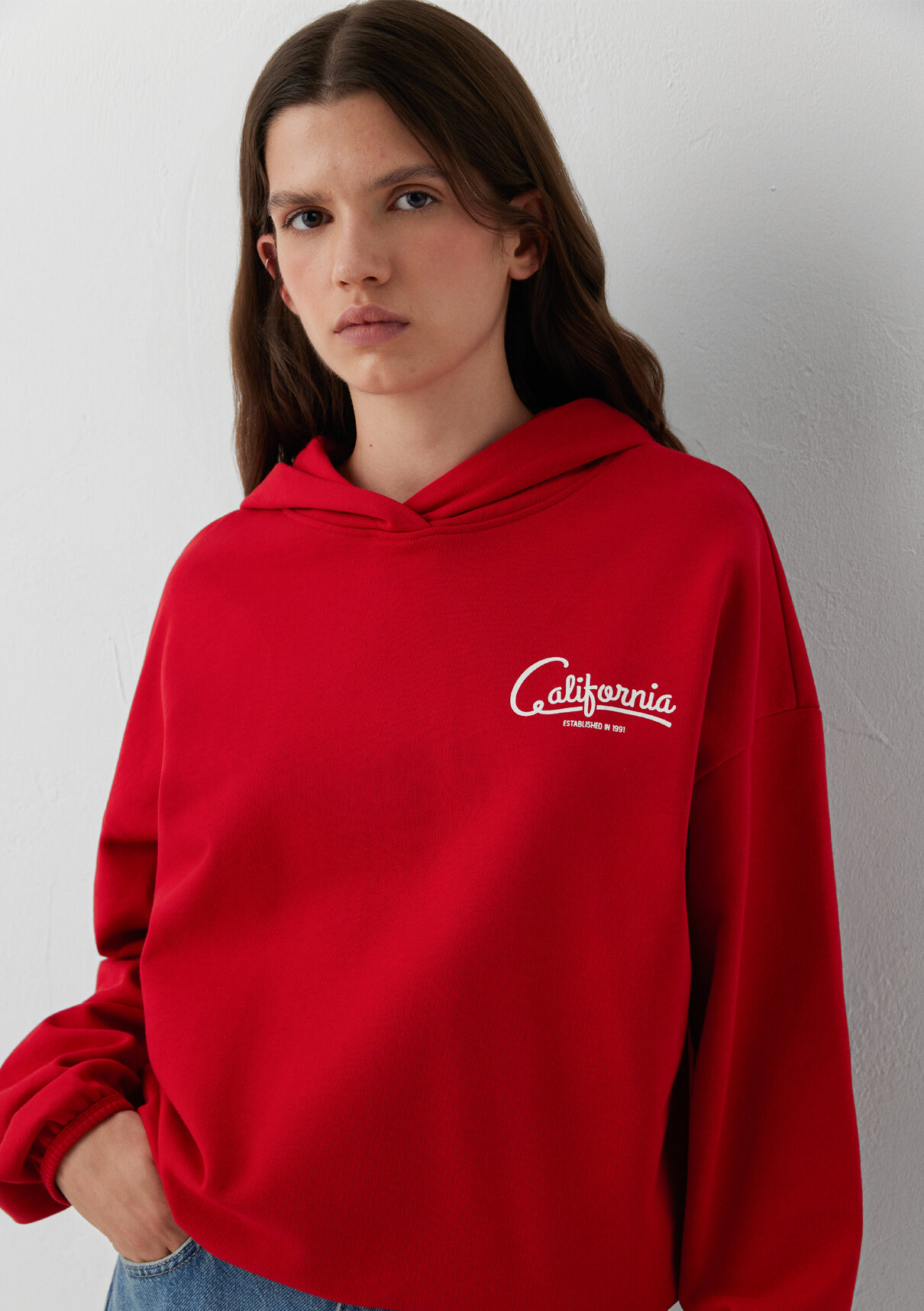Mavi Kapüşonlu Kırmızı Sweatshirt görsel 2