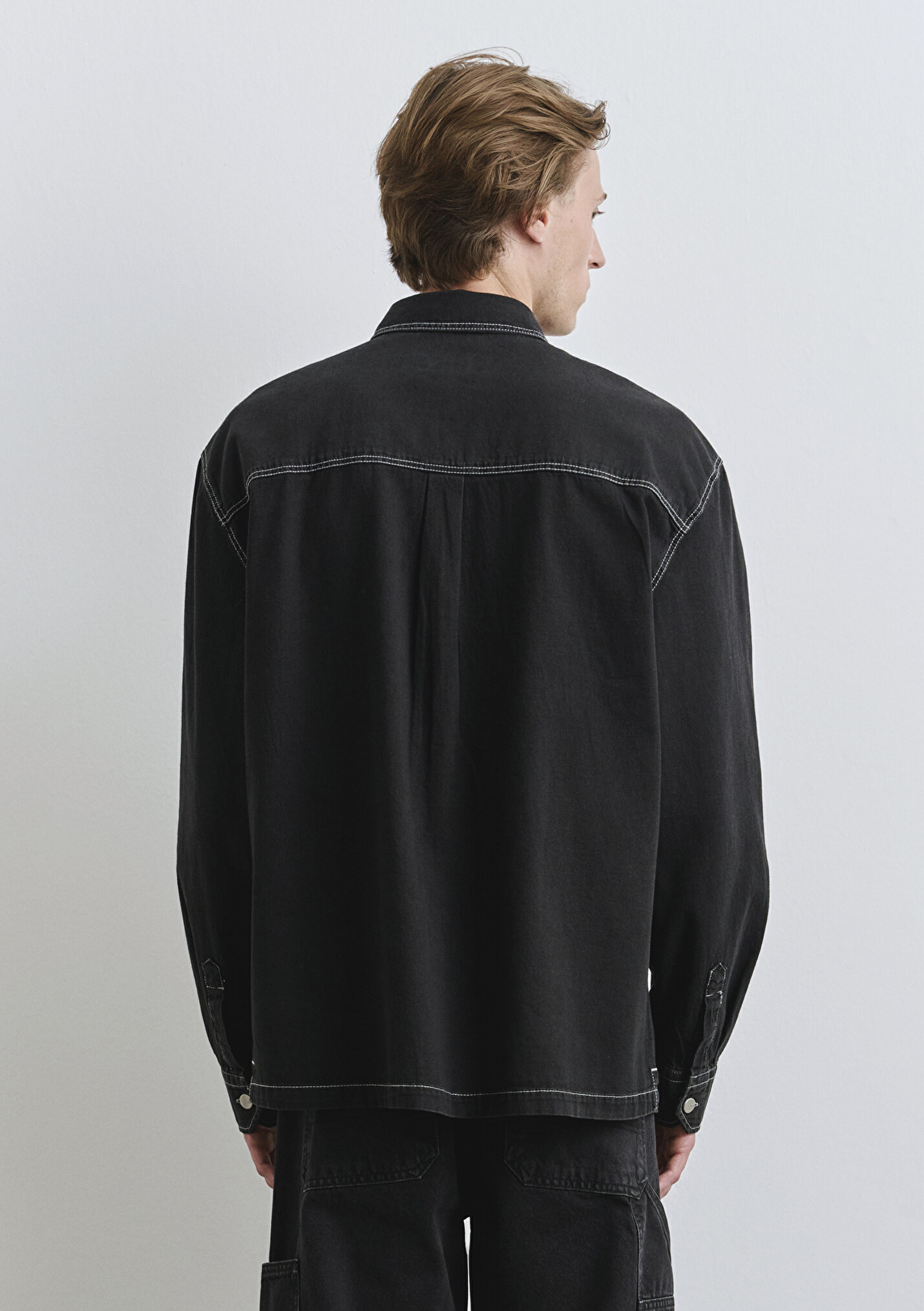 Erkek Dikiş Detaylı Siyah Gömlek