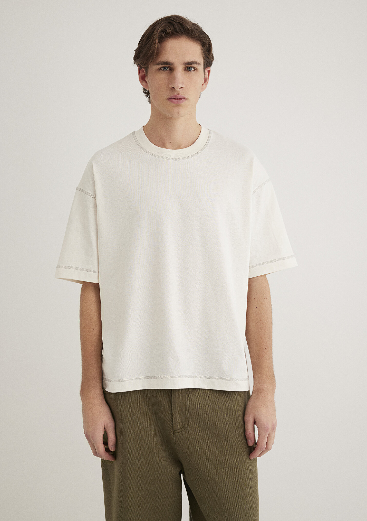 Outlet Erkek Dikiş Detaylı Ekru Tişört