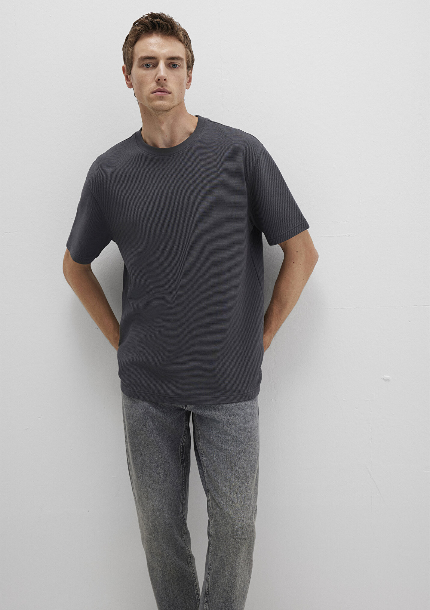 Erkek Dokulu Antrasit Basic Tişört