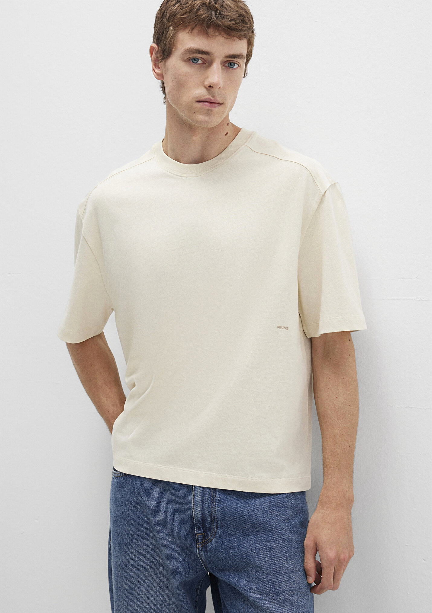 Erkek Bisiklet Yaka MVJNS Nakışlı Ekru Basic Tişört