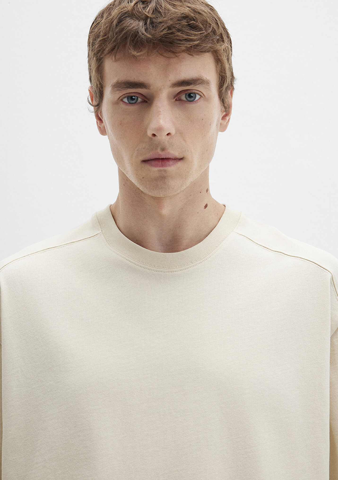 Erkek Bisiklet Yaka MVJNS Nakışlı Ekru Basic Tişört