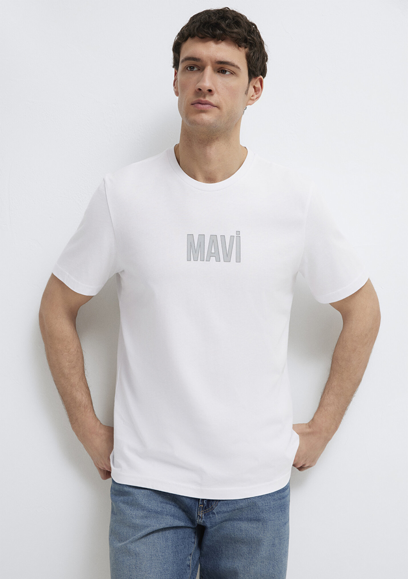 Erkek Mavi Logo Baskılı Beyaz Tişört